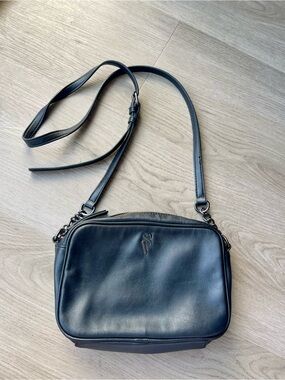 Vintage Vera Wang Designer Genuine Leather Crossbody Bag